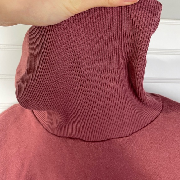 American Eagle Pink Cropped Turtlenecks XS Womens - Picture 3 of 5